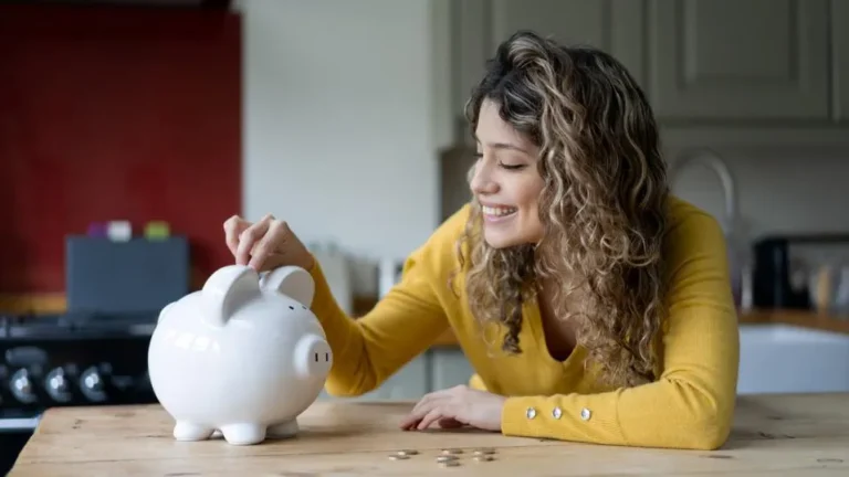 How to Save Money While Job Hunting in Canada